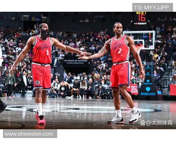 快船队稳居西部前八,球队士气高涨 快船队稳居西部前八,球队士气高涨